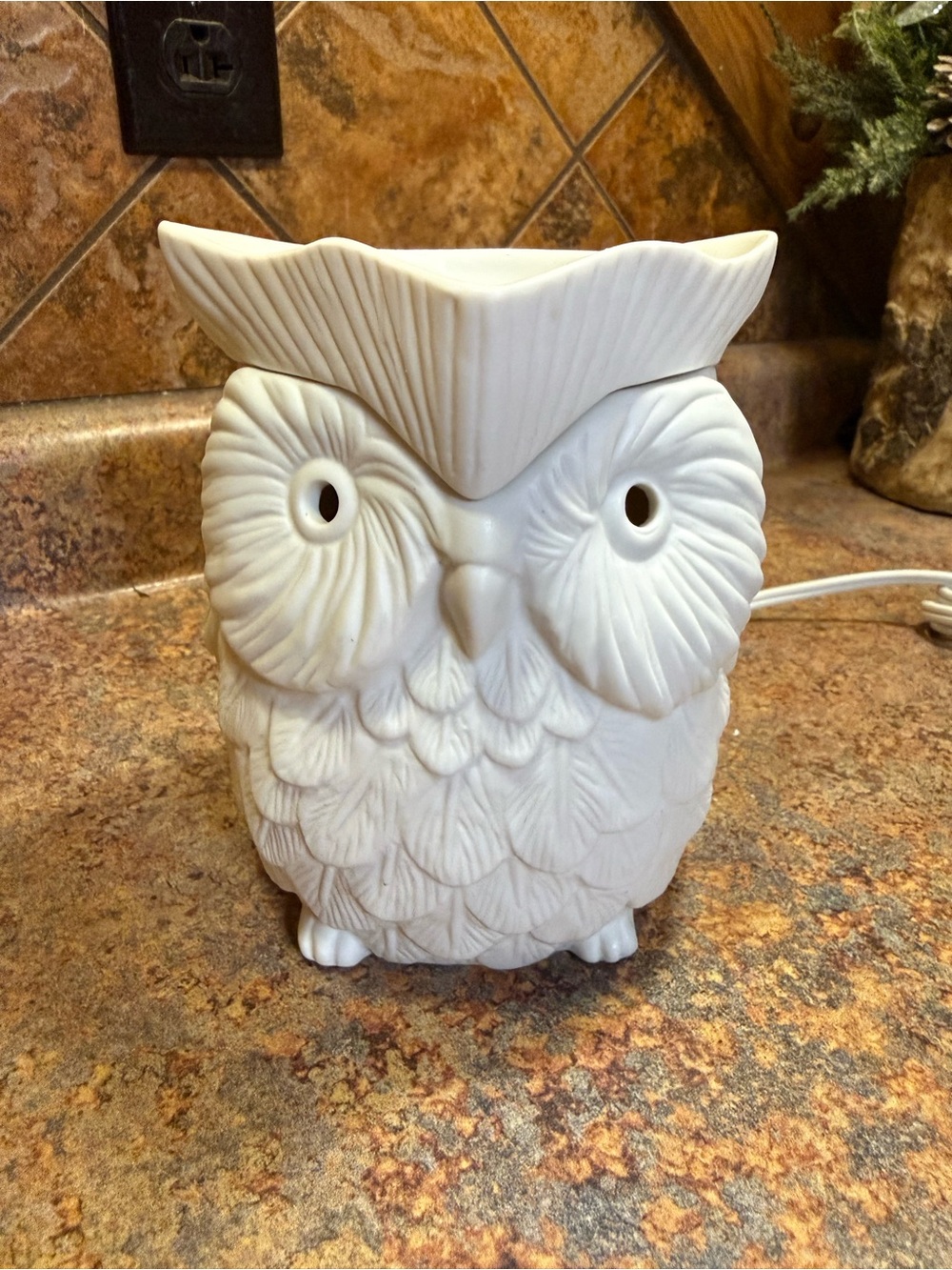 Scentsy White Ceramic Owl Wax Warmer